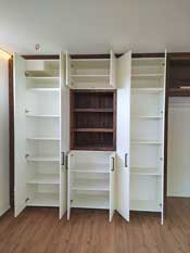 Farbe auf Wandschrank