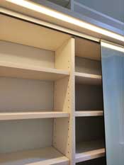 Badezimmerschrank mit Spiegelschiebetür