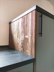 Küche mit Altholz aufemöbelt