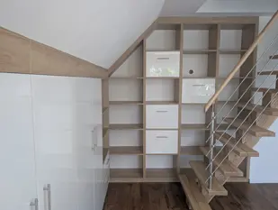 Kleiderschrank in Hochglanz