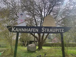 4 m hohes Schild vom Kahnhafen Straupitz