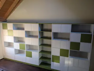 Schrankanlage grün-weiß
